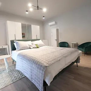 Umbrella Street Center Luxury 2 Bedroom Bucharest