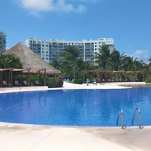Beachfront Apartment Cancun